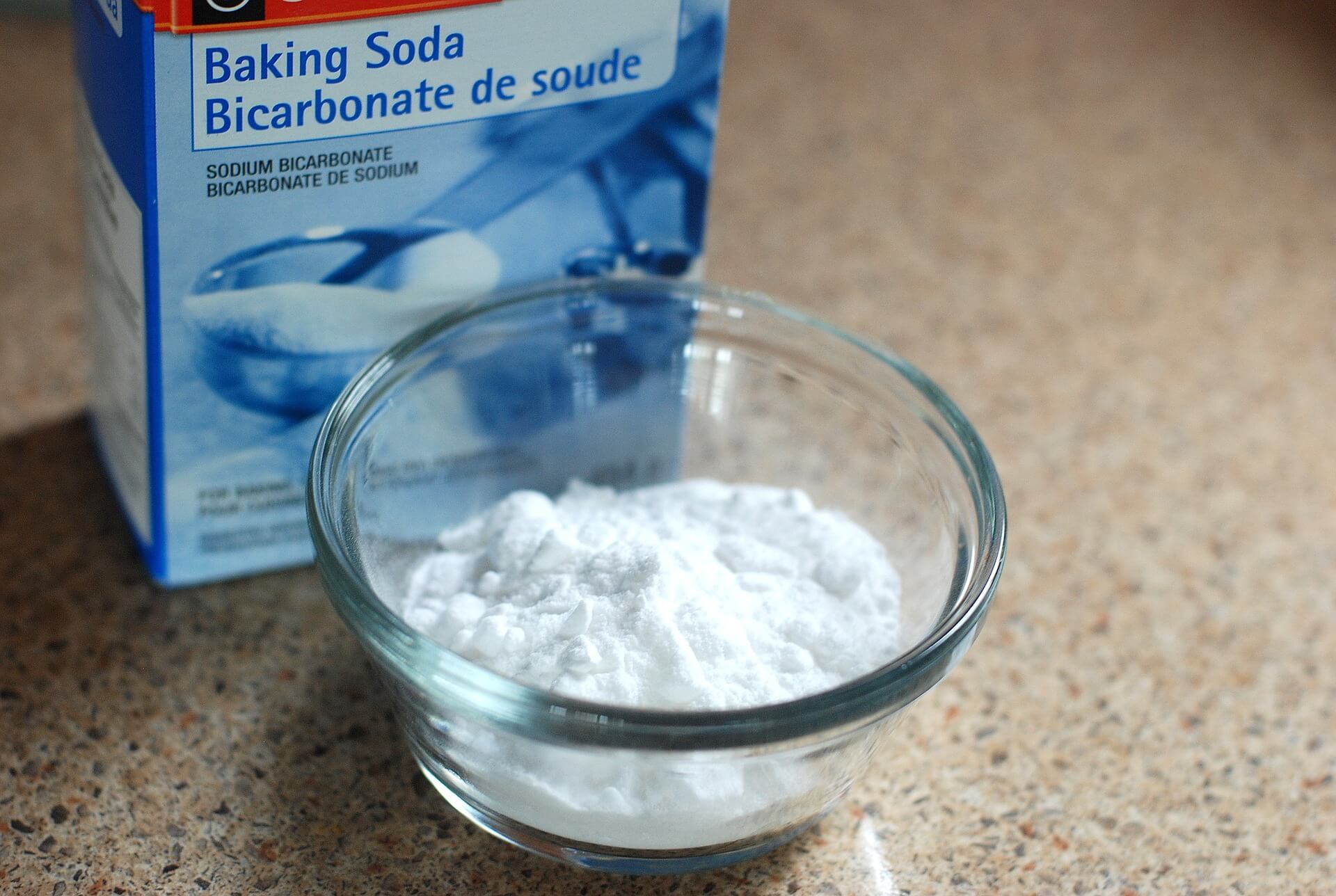 Baking soda natural teeth whitening