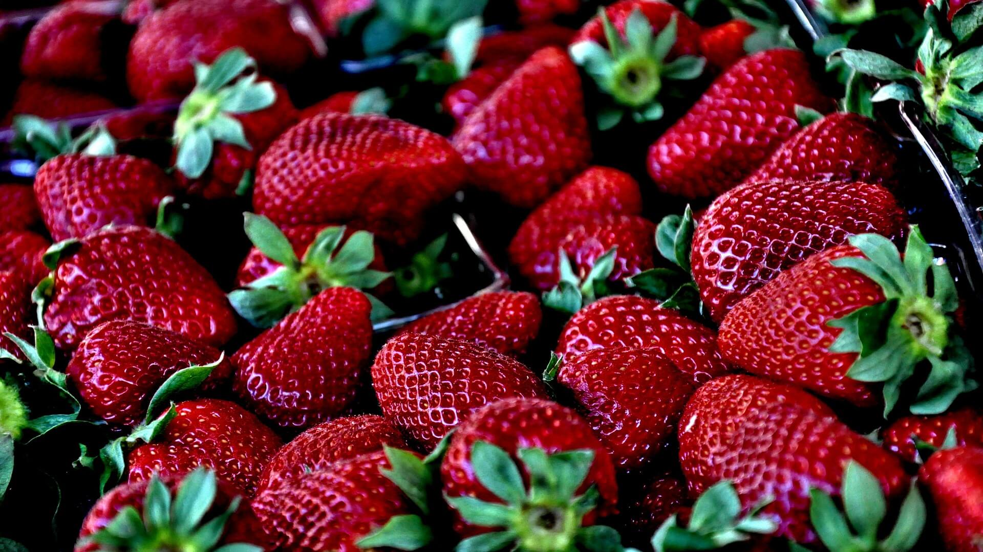 strawberries natural teeth whitening